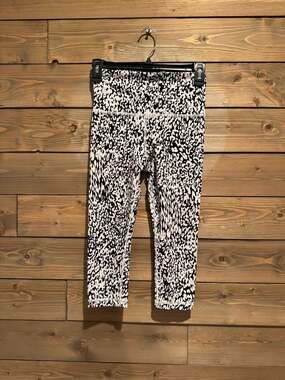 Athleta Elation Capri Leggings black and white animal Print Ocelot Print